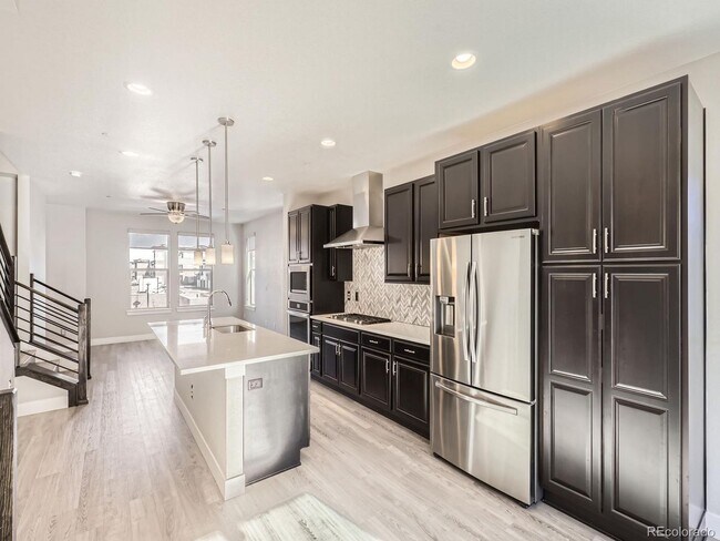 Building Photo - 2 bedroom townhome in Northfield Central Park Denver.