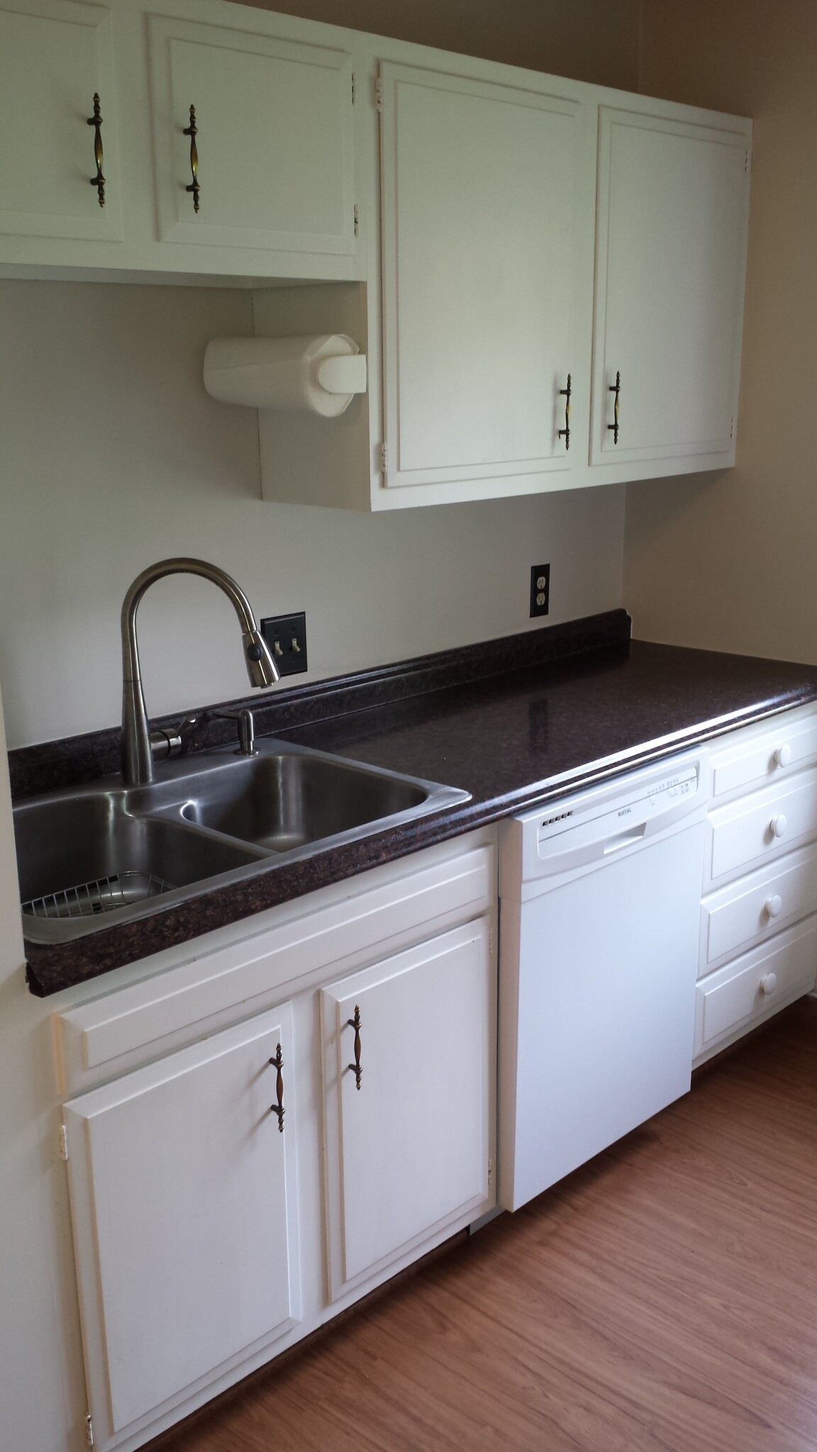 Kitchen sink. - 1923 Viking Dr NW