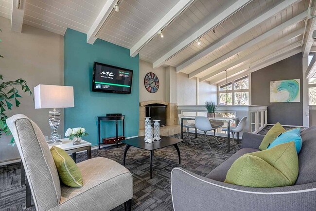 Building Photo - The Huntington