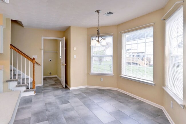 Building Photo - Spacious & Updated Hampton Home