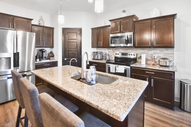 Building Photo - Pet Friendly Four Bedroom!