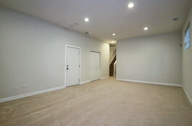 Building Photo - 1956 W Ohio St