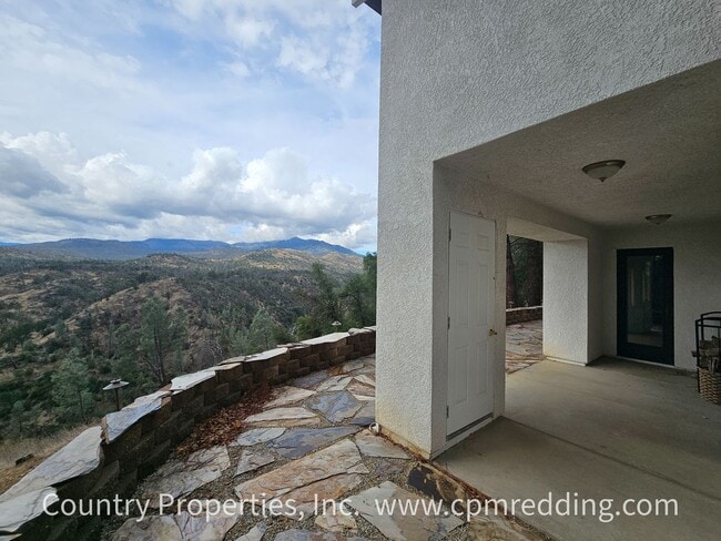 Building Photo - Price Reduced! Amazing Short-Term Housing Opportunity in a Custom 4-Bedroom House!