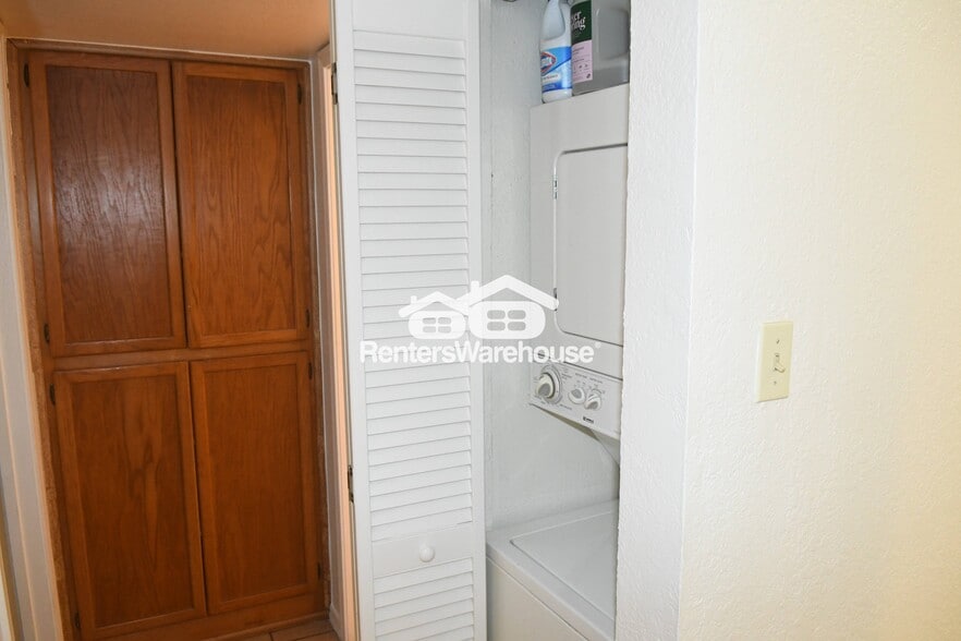 Building Photo - 355 E Thomas Rd