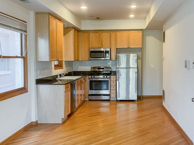 Building Photo - 1326 W Diversey Pkwy