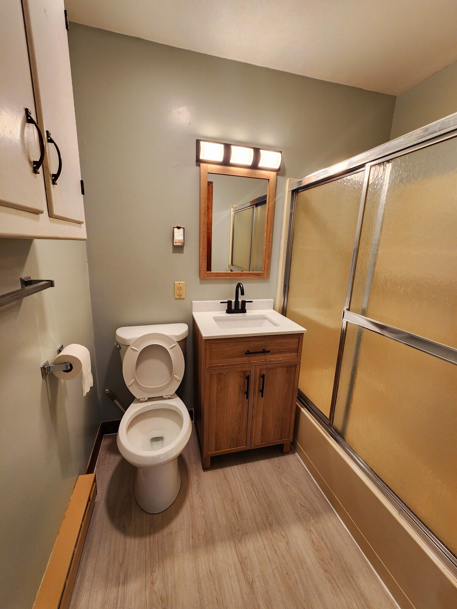 Bathrm - 269 E Main St