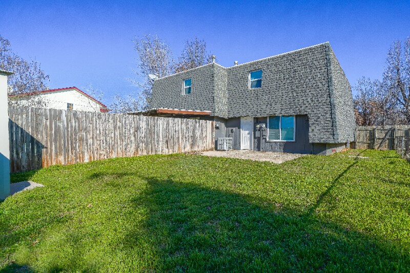 Building Photo - 507 N Davis Ave