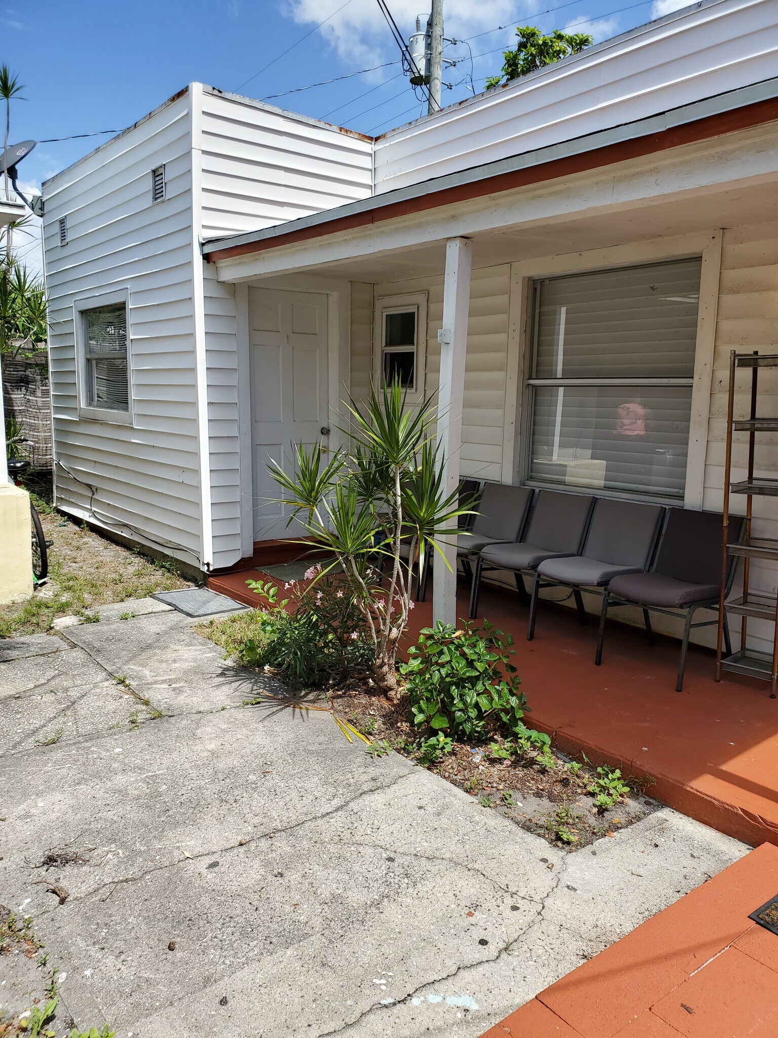 Building Photo - 613 El Prado