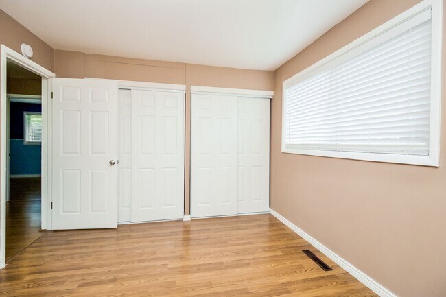 Building Photo - Cozy 3 Bed, 1 Bath Pet-Friendly Home with ...