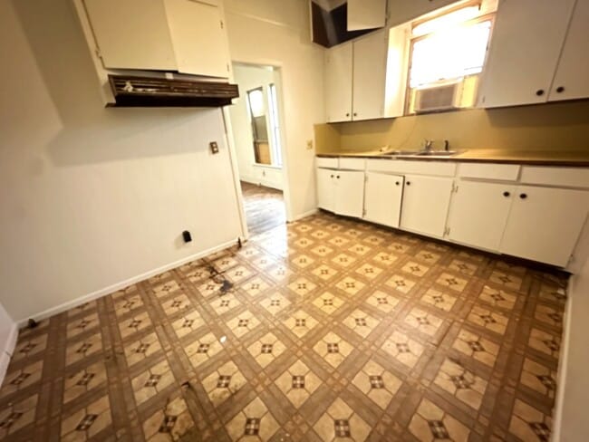 Building Photo - 565 Campus St