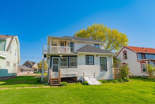 Building Photo - 427 Vernal Ave