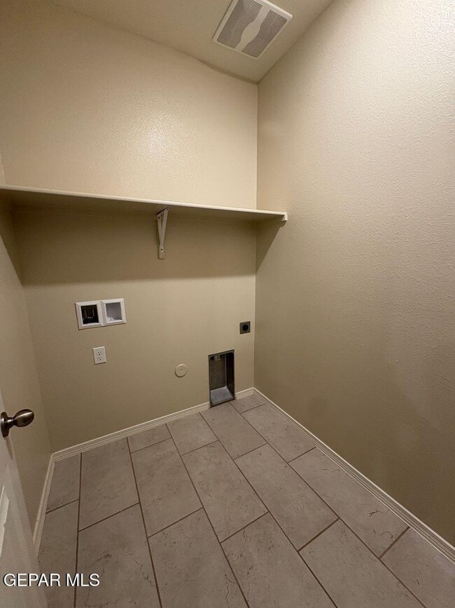 Building Photo - 11470 Park Ln