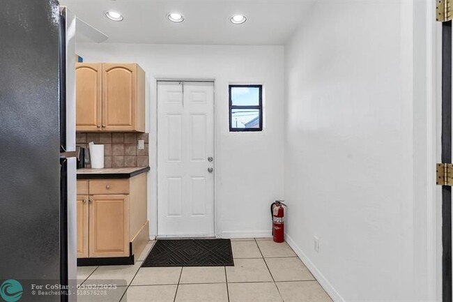 Building Photo - 4932 SW 12th St