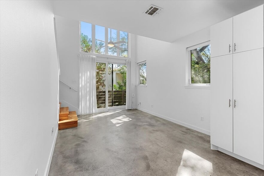Building Photo - 1204 Woodland Ave