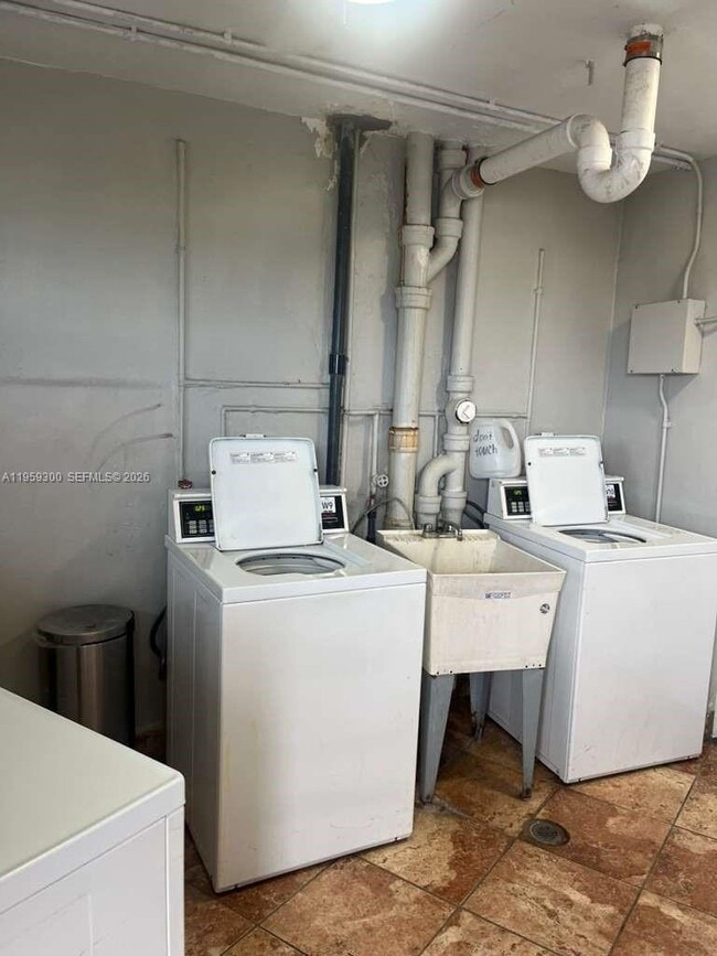 Building Photo - 1750 NE 191st St