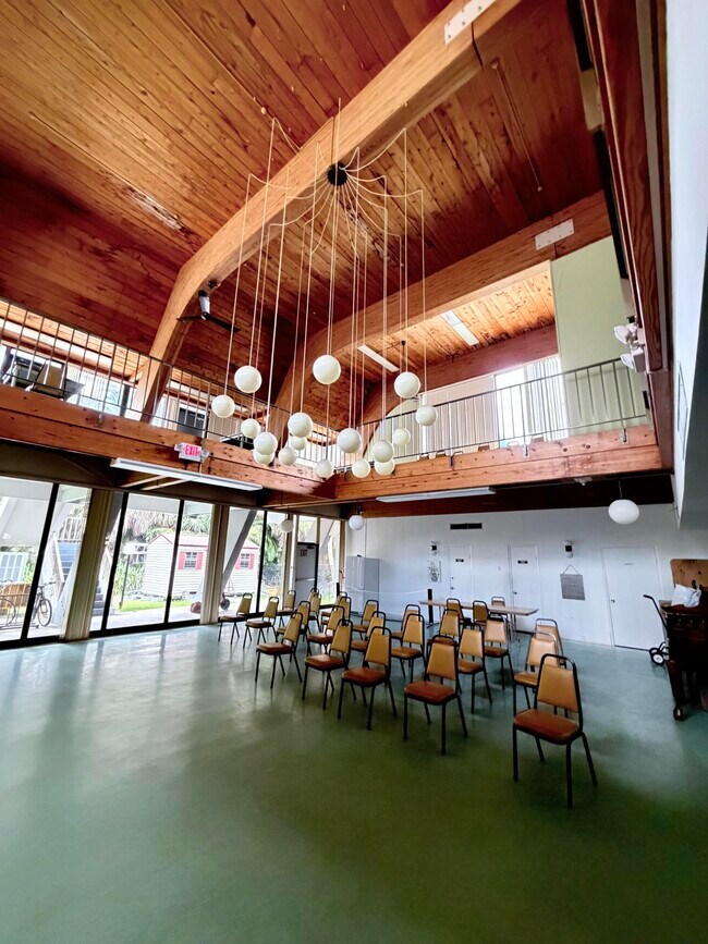 Building Photo - 1000 NE 14th Ave