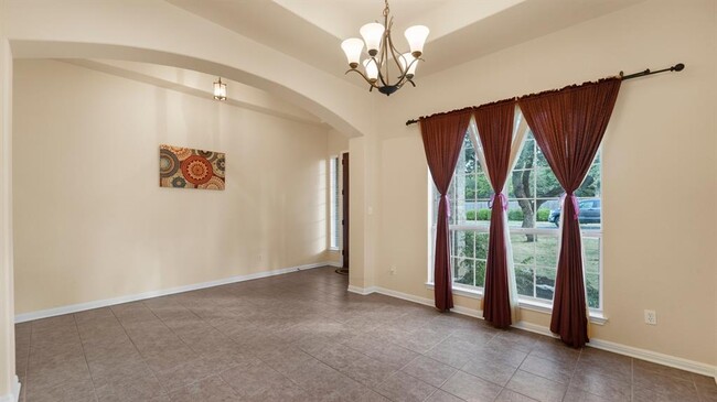 Building Photo - 7808 Alophia Dr