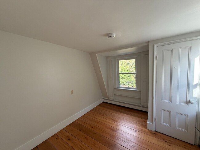 Building Photo - 1281 Boston Rd