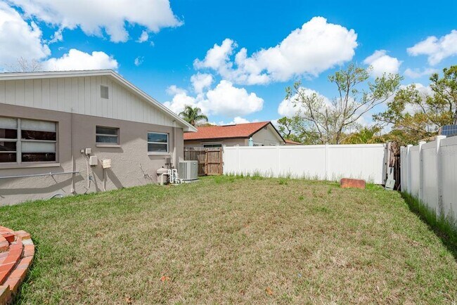 Building Photo - 2977 Palmetto Ct