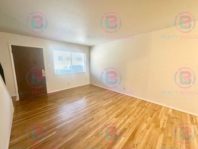 Building Photo - Delightful One-Bedroom + Office Near Idlewild Park