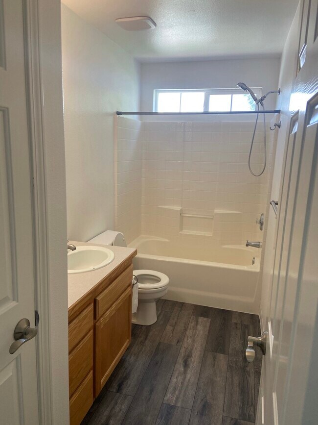 Building Photo - 1745 Challis Dr