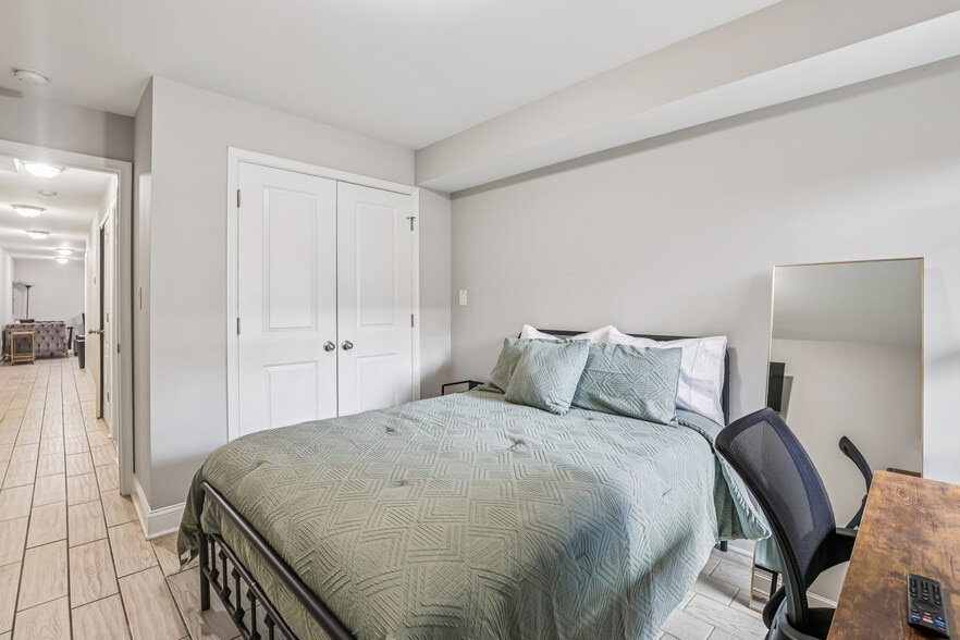 Building Photo - 1332 Levis St NE