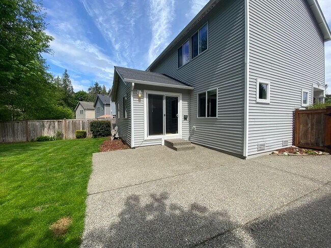 Building Photo - DuPont home with greenspace views, fenced ...