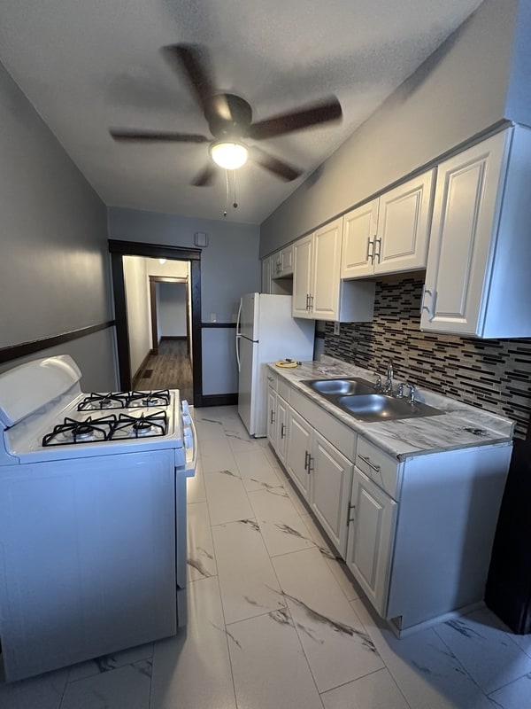 Building Photo - 1557 Cohassett Ave