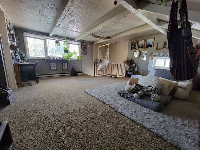 Building Photo - AVAILABLE JUNE 1st 2026 - 3 Bed 2 Bath Spacious Home near Campus