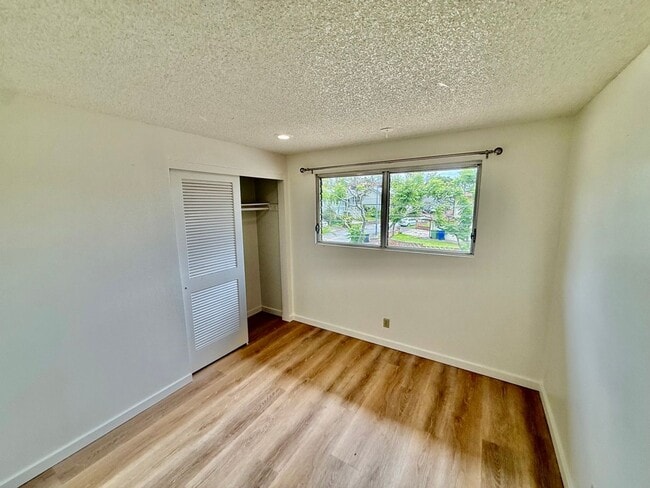 Building Photo - 4 BR/2.5 BA/4 PK/Available May 1