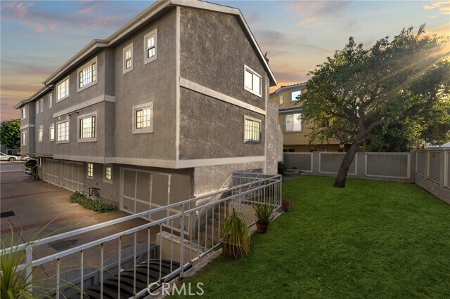 Building Photo - 2607 Vanderbilt Ln