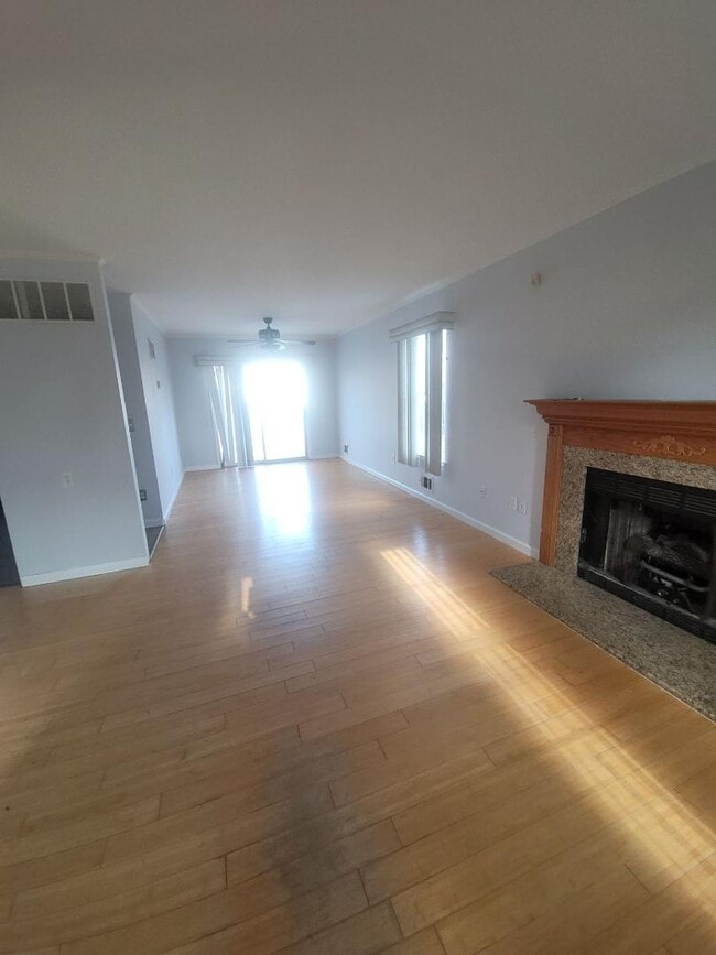 Building Photo - 1 Sunnydale Ct