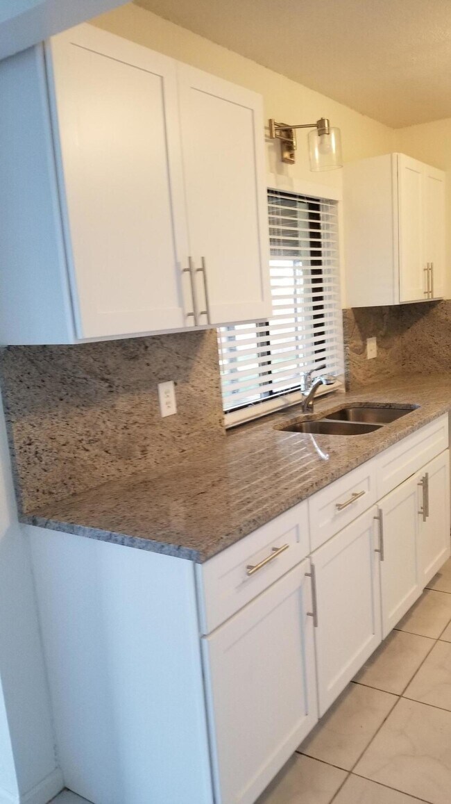 Building Photo - 14507 Larkspur Ln