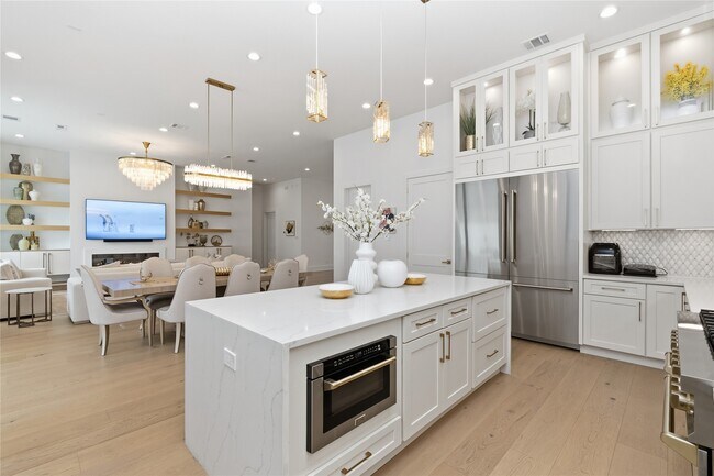 Building Photo - 13034 Memorial Dr