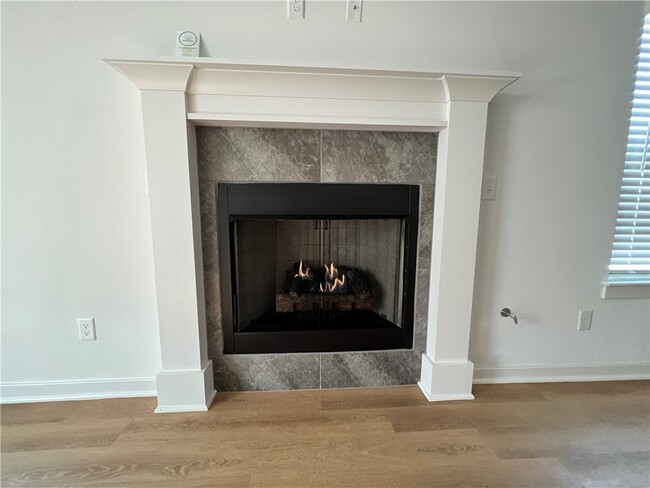 Building Photo - 542 N Cresswell Dr