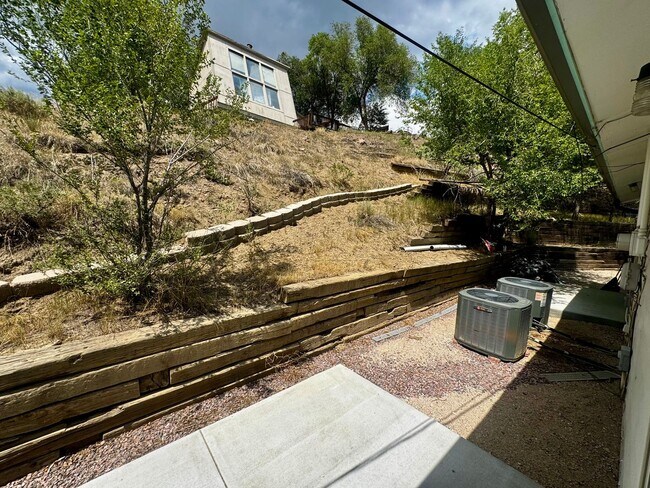 Building Photo - 603 Manitou Blvd