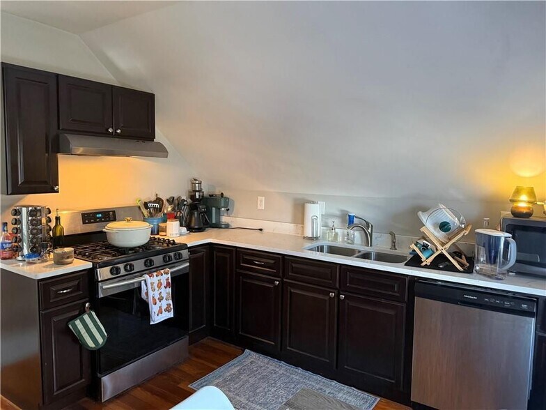 Building Photo - 1003 Narragansett Blvd