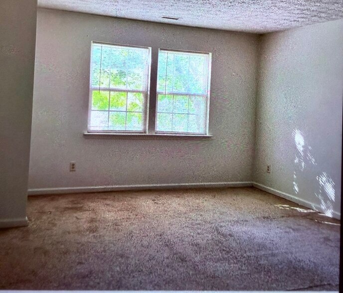 Building Photo - 2212 Springhill Ave