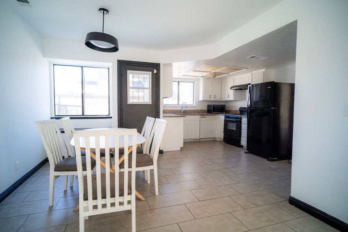 Building Photo - 837 Sunrise Ct