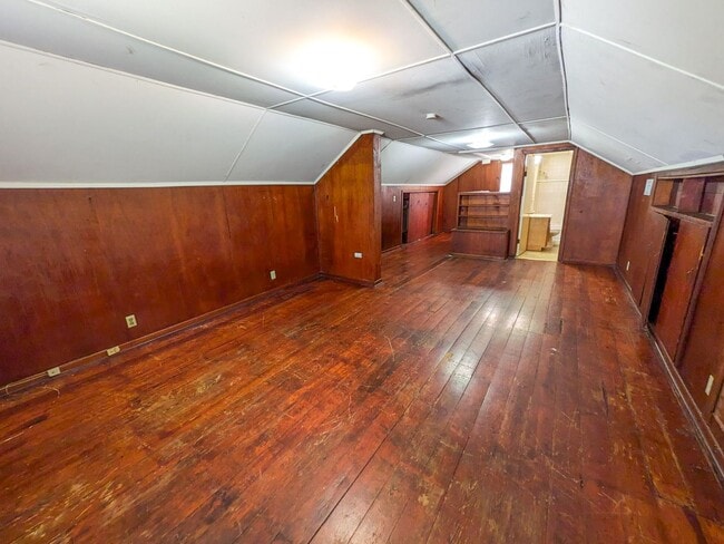 Building Photo - 3170 Roberts Ave