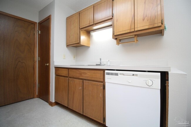 Building Photo - 8110 Stonebrook Dr