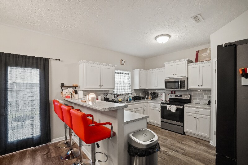 Building Photo - 1728 Sunray Dr