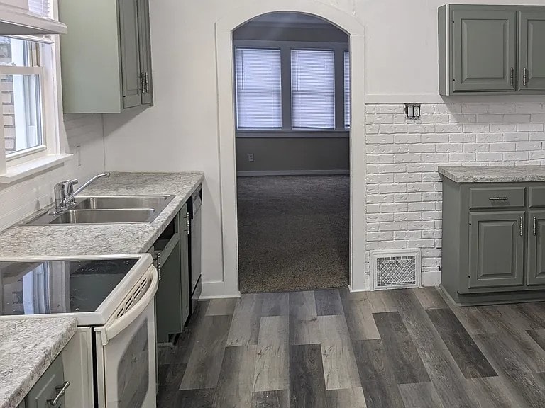 Building Photo - 922 Burdette St