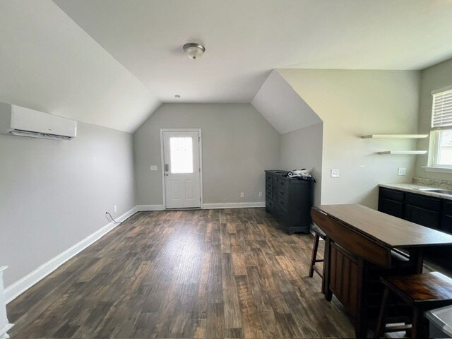 Building Photo - Studio Garage Apartment for Rent in downtown Bluffton