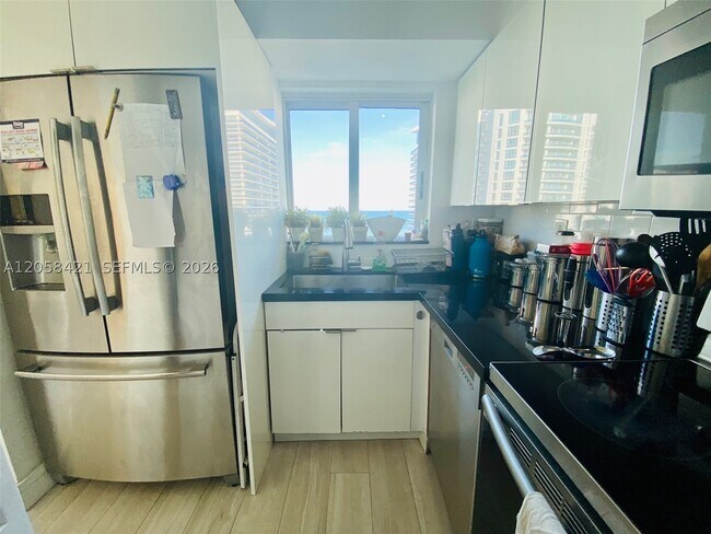 Building Photo - 5900 Collins Ave