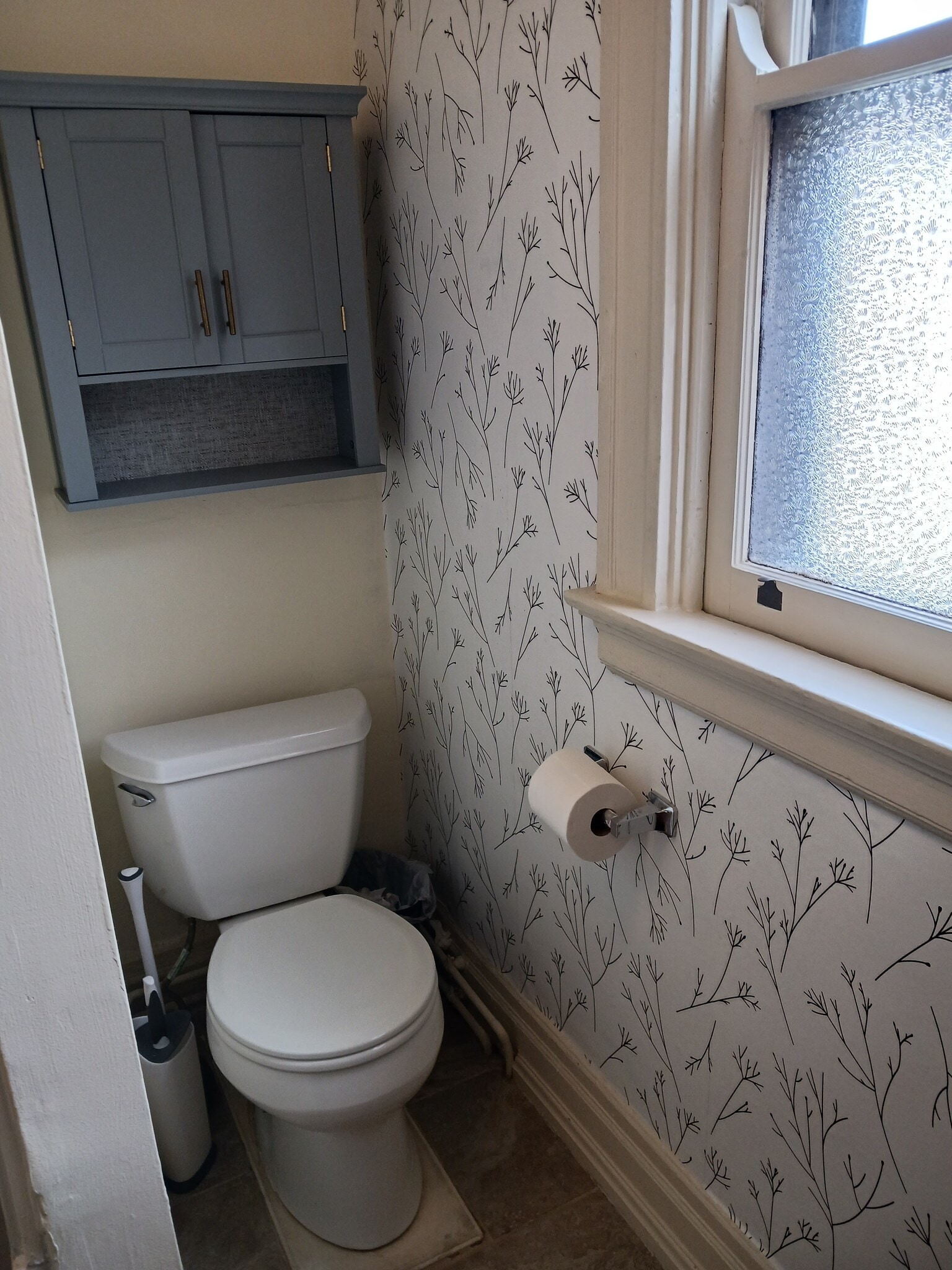 2nd Fl, Bathroom - 2461 Fairview Ave