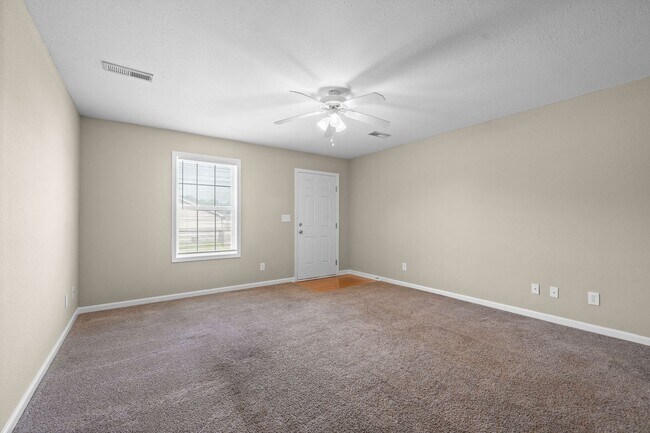 Building Photo - 508 Luxury Dr