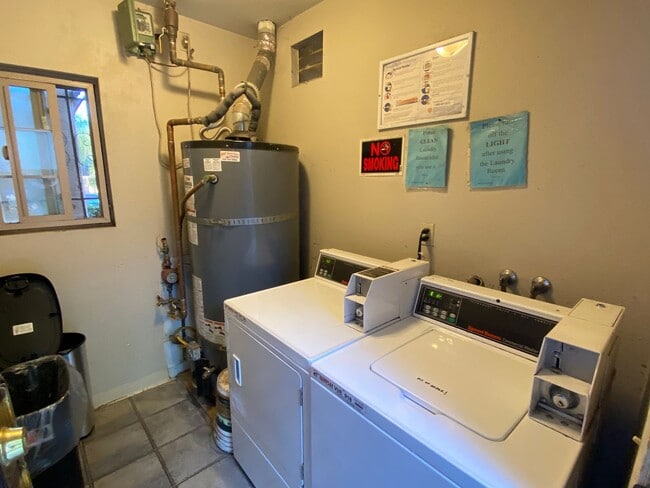 Building Photo - 2 bed 2 bath downstairs unit