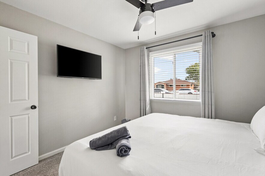 Building Photo - 4102 W Virginia Ave