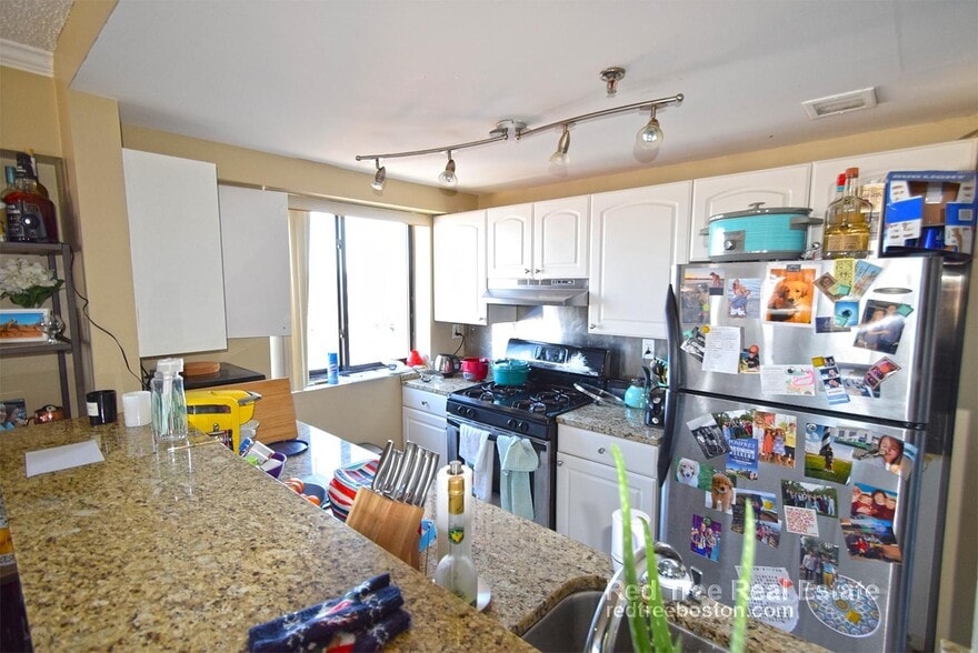 Building Photo - 15 North Beacon St